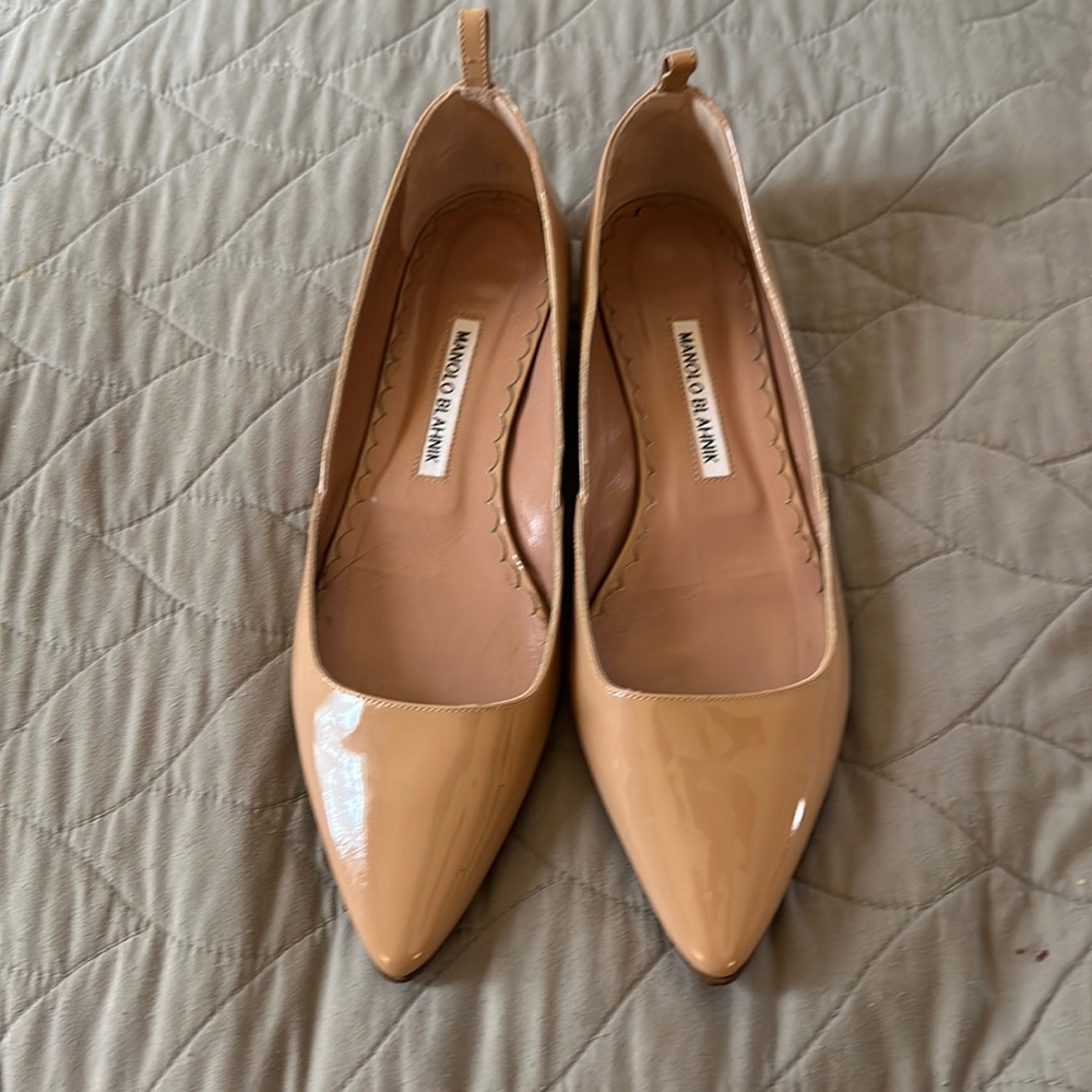 Manolo Blahnik Shoes | Manolo Blahnik Nude Patent Bb Pointed Toe Flats